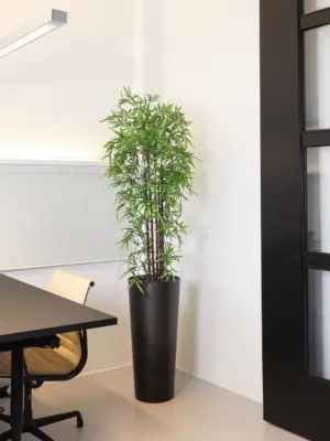 Bamboe Kunstplant Zwart 140cm sfeer impressie van Kunstpalm.nl