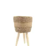 Plantenpot Zeegras met Standaard Klein – handgevlochten zeegras plantenpot op pootjes – 22cm diameter – Kunstpalm.nl