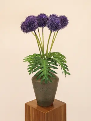 Realistische nepbloem Allium Paars met een totale lengte van 74cm voor boeketten met kunstbloemen